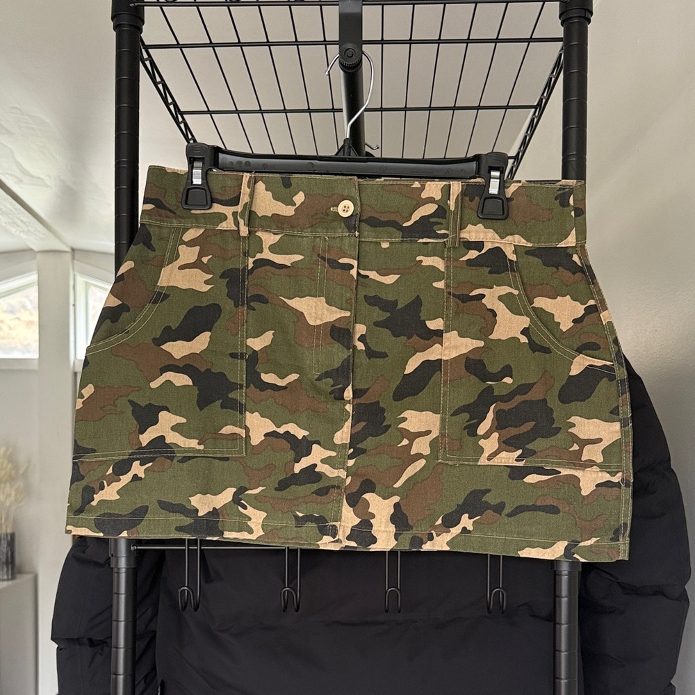 PrettyLittleThing Green Camouflage Mini Skirt